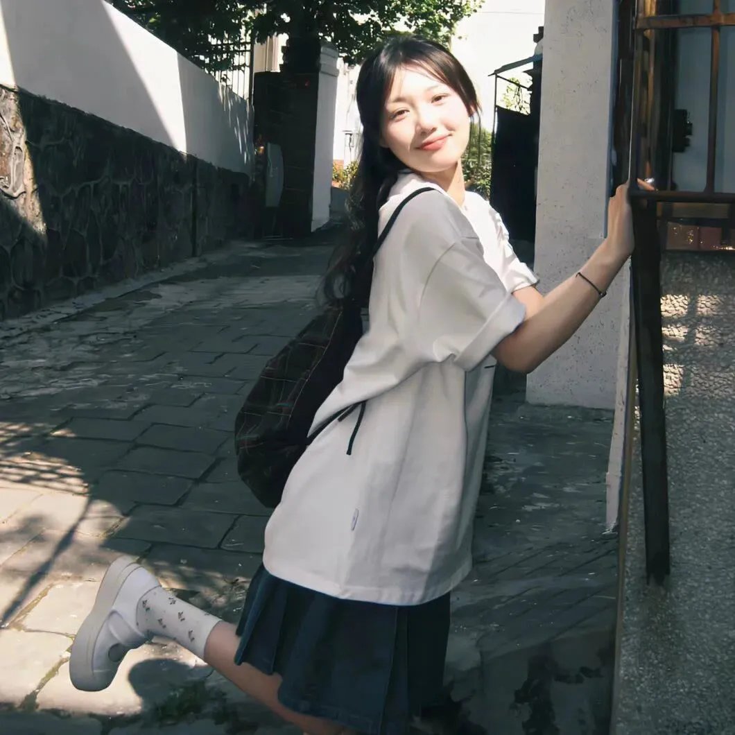 年轻女人